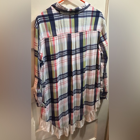 Umgee Multicolor Plaid Blouse with Lace Hem Large - Picture 2 of 3